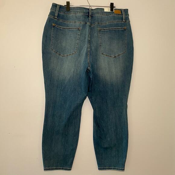 NWT Judy Blue Slim Fit Medium Wash Curvy Stretchy Jeans Women's size 22W - Picture 5 of 10